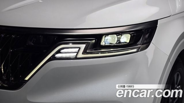 Kia Canival 2023 — photo 8