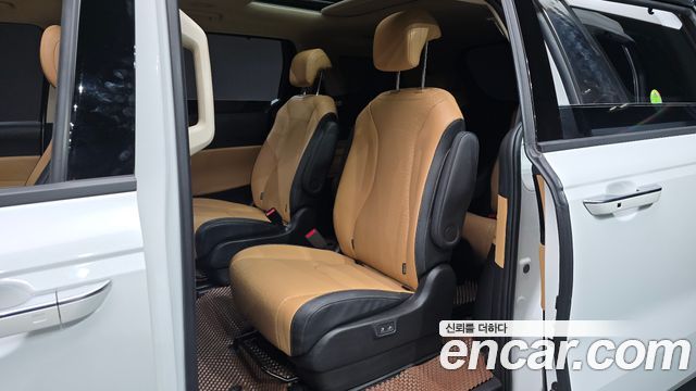 Kia Canival 2023 — photo 16