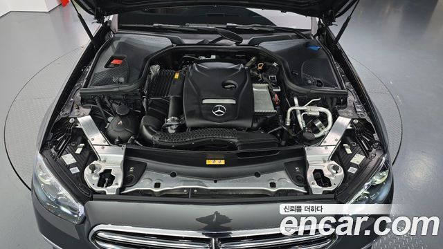 Mercedes-Benz E-Class 2021 — photo 6