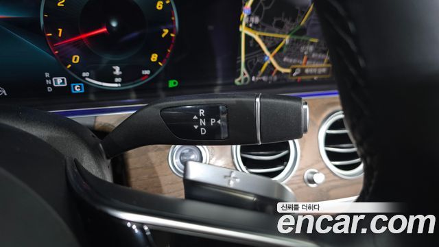 Mercedes-Benz E-Class 2021 — photo 12