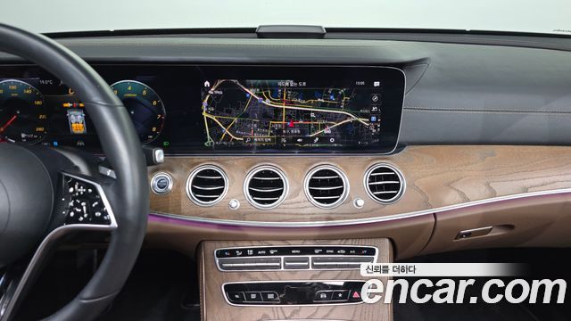 Mercedes-Benz E-Class 2021 — photo 19