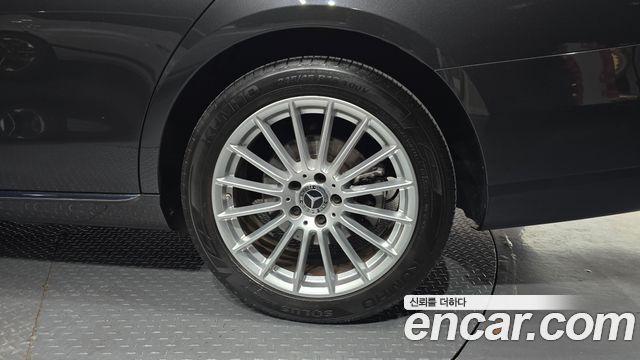 Mercedes-Benz E-Class 2021 — photo 7