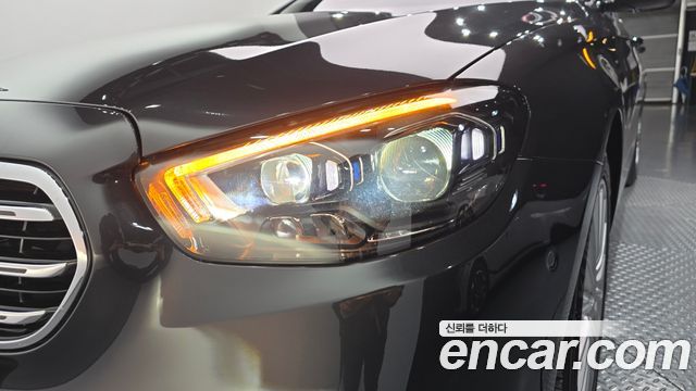 Mercedes-Benz E-Class 2021 — photo 8