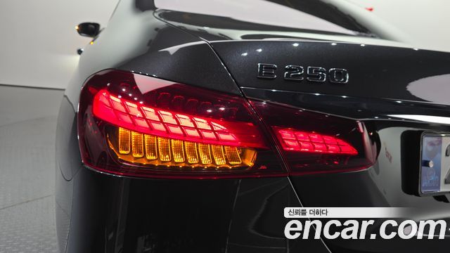 Mercedes-Benz E-Class 2021 — photo 9