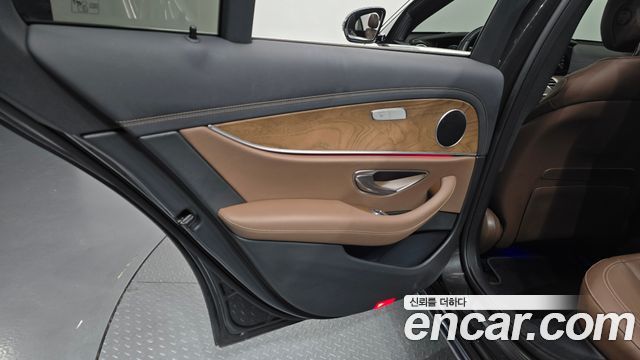 Mercedes-Benz E-Class 2021 — photo 15