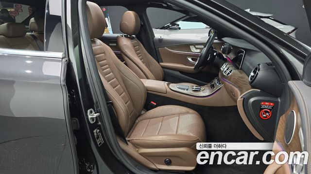 Mercedes-Benz E-Class 2021 — photo 16