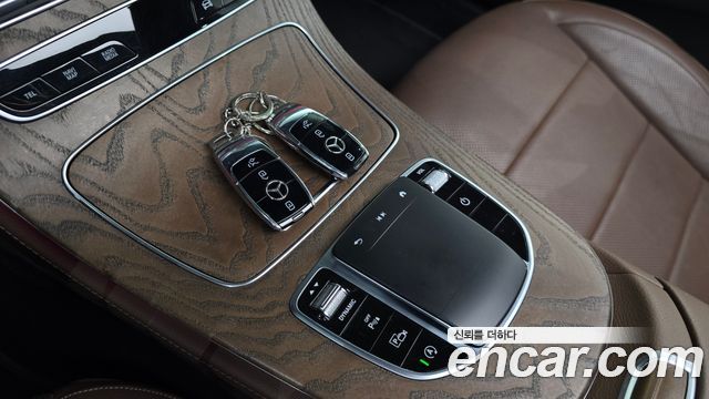 Mercedes-Benz E-Class 2021 — photo 29