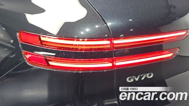 Genesis GV70 2025 — photo 9