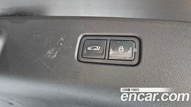 Genesis GV70 2025 — photo 36