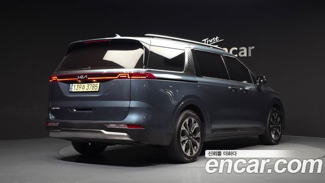 Kia Canival 2023 — photo 2