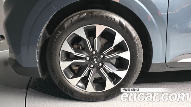 Kia Canival 2023 — photo 5