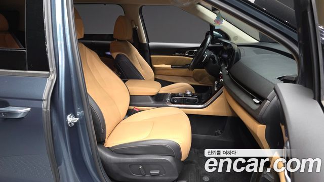 Kia Canival 2023 — photo 17