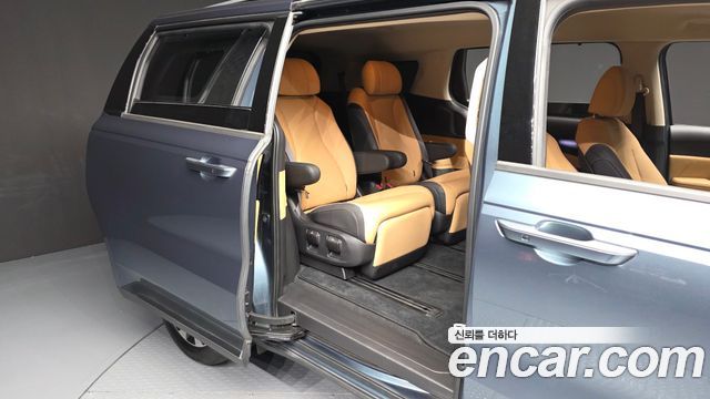 Kia Canival 2023 — photo 18