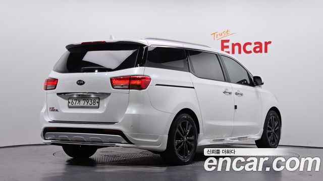 Kia Canival 2015 — photo 2