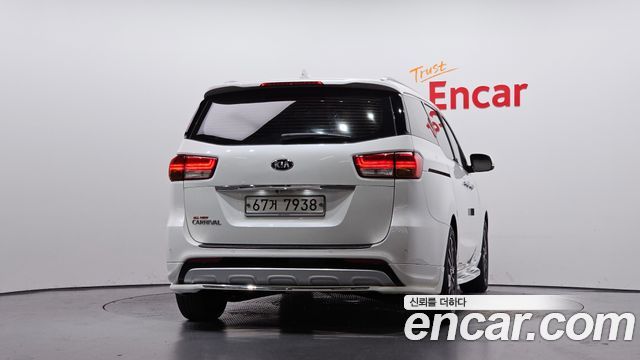 Kia Canival 2015 — photo 4