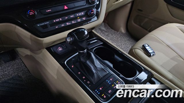 Kia Canival 2015 — photo 9
