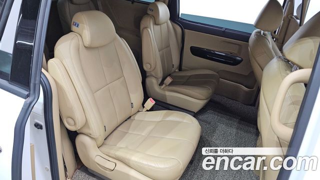 Kia Canival 2015 — photo 11