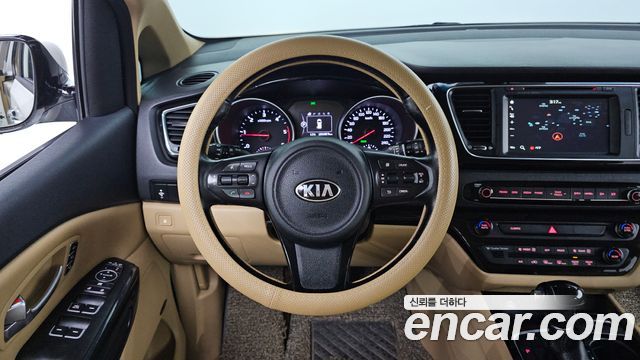 Kia Canival 2015 — photo 12