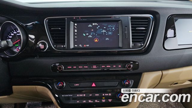 Kia Canival 2015 — photo 13