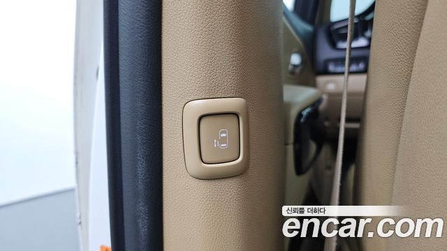 Kia Canival 2015 — photo 18