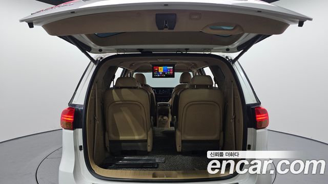 Kia Canival 2015 — photo 20