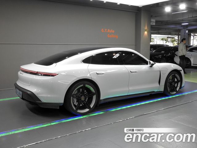 Porsche Taycan 2021 — photo 2