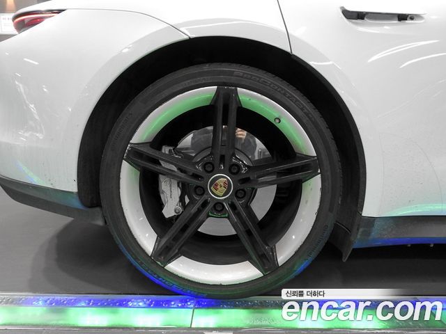 Porsche Taycan 2021 — photo 5