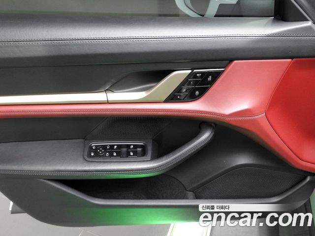 Porsche Taycan 2021 — photo 13