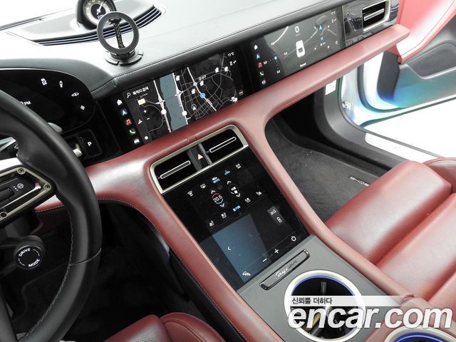 Porsche Taycan 2021 — photo 17