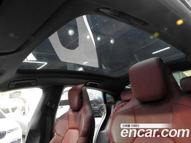 Porsche Taycan 2021 — photo 18