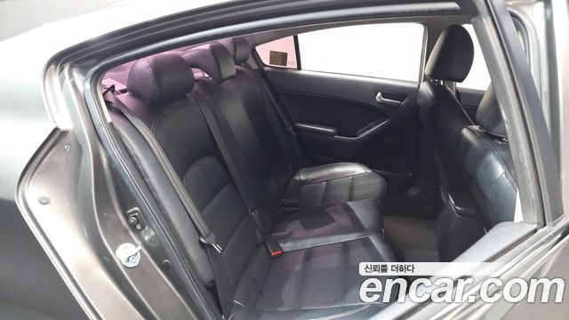 Kia K3 2013 — photo 11