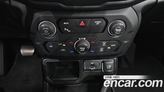 Jeep Renegade 2022 — photo 25