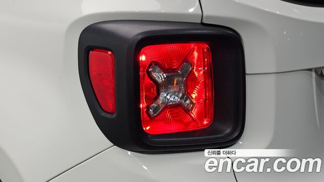 Jeep Renegade 2022 — photo 9