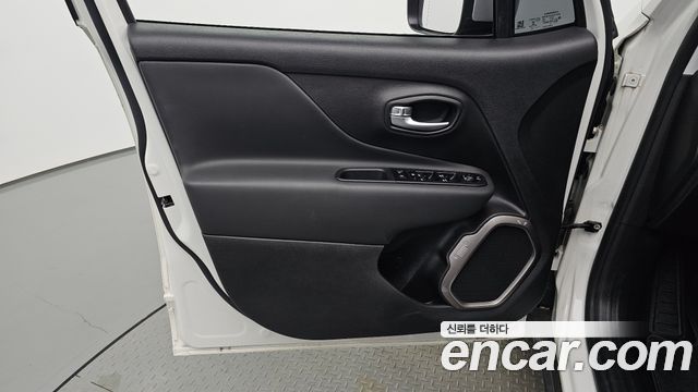 Jeep Renegade 2022 — photo 14