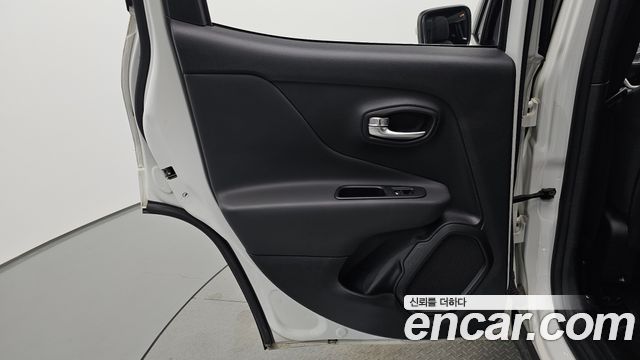 Jeep Renegade 2022 — photo 15