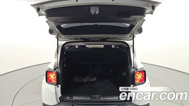 Jeep Renegade 2022 — photo 32