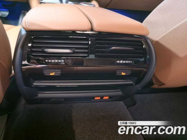 BMW 5-Series 2021 — photo 14