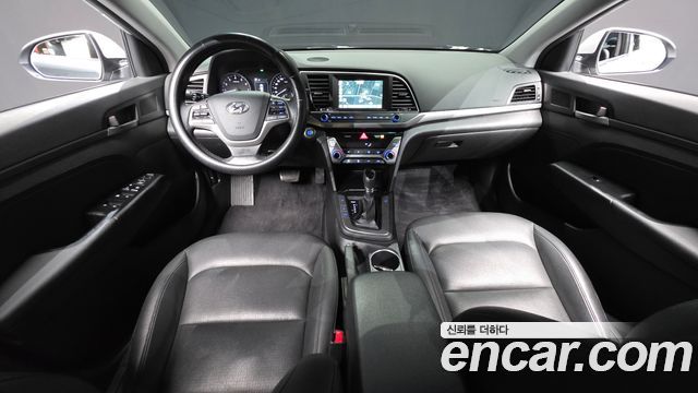 Hyundai AVANTE 2017 — photo 10