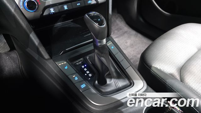 Hyundai AVANTE 2017 — photo 12