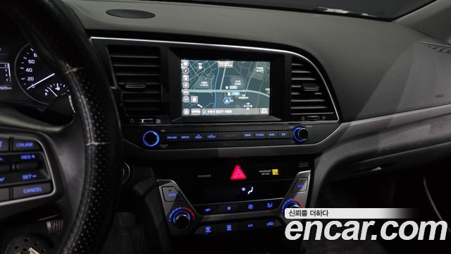 Hyundai AVANTE 2017 — photo 20