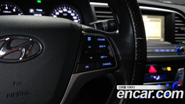 Hyundai AVANTE 2017 — photo 23