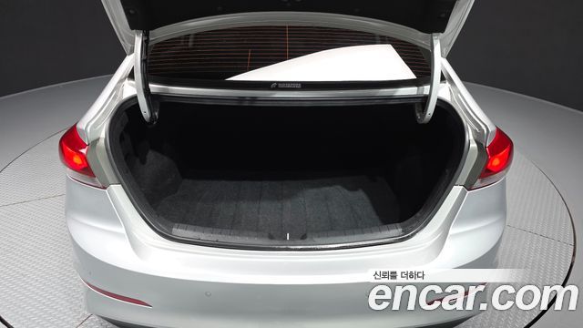 Hyundai AVANTE 2017 — photo 26