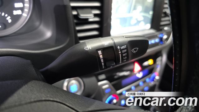 Hyundai AVANTE 2017 — photo 28