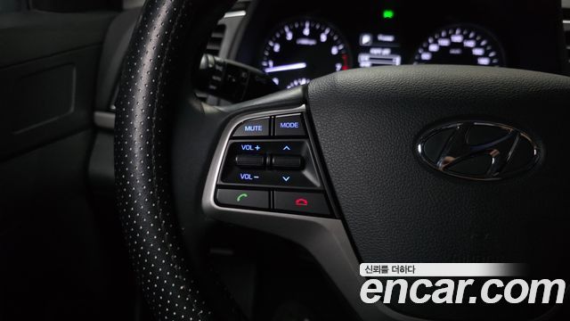Hyundai AVANTE 2017 — photo 29