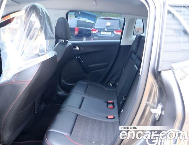Peugeot 2008 2019 — photo 12