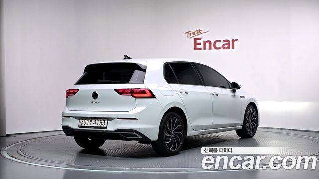 Volkswagen Golf 2022 — photo 2