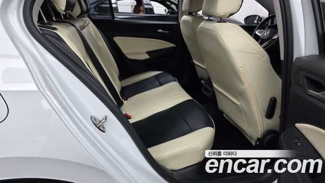 Volkswagen Golf 2022 — photo 17