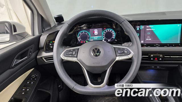 Volkswagen Golf 2022 — photo 18