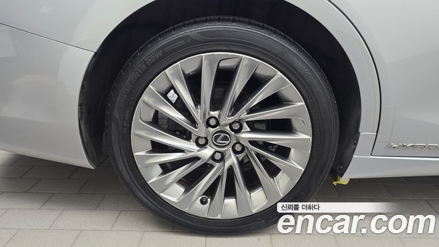 Lexus ES 2019 — photo 5