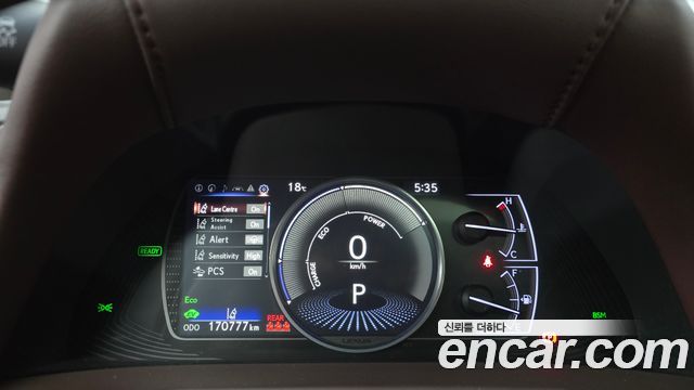 Lexus ES 2019 — photo 8